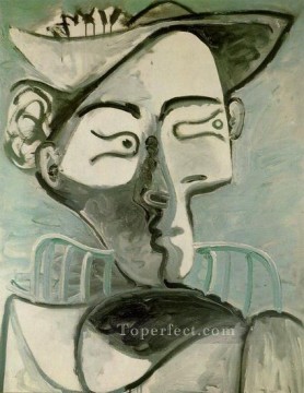 パブロ・ピカソ Painting - 帽子をかぶった座る女性 1962年 パブロ・ピカソ
